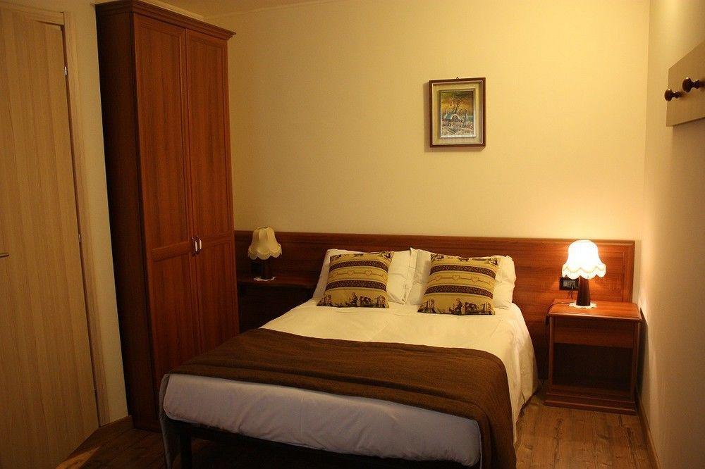 Hotel Olympic Mountains à Césane Extérieur photo