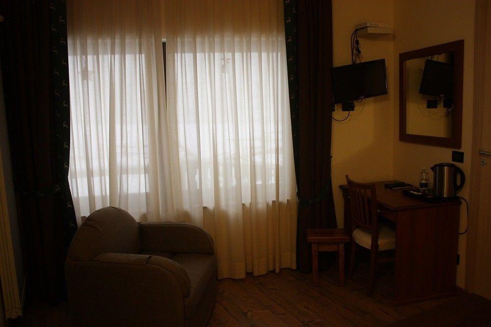 Hotel Olympic Mountains à Césane Extérieur photo